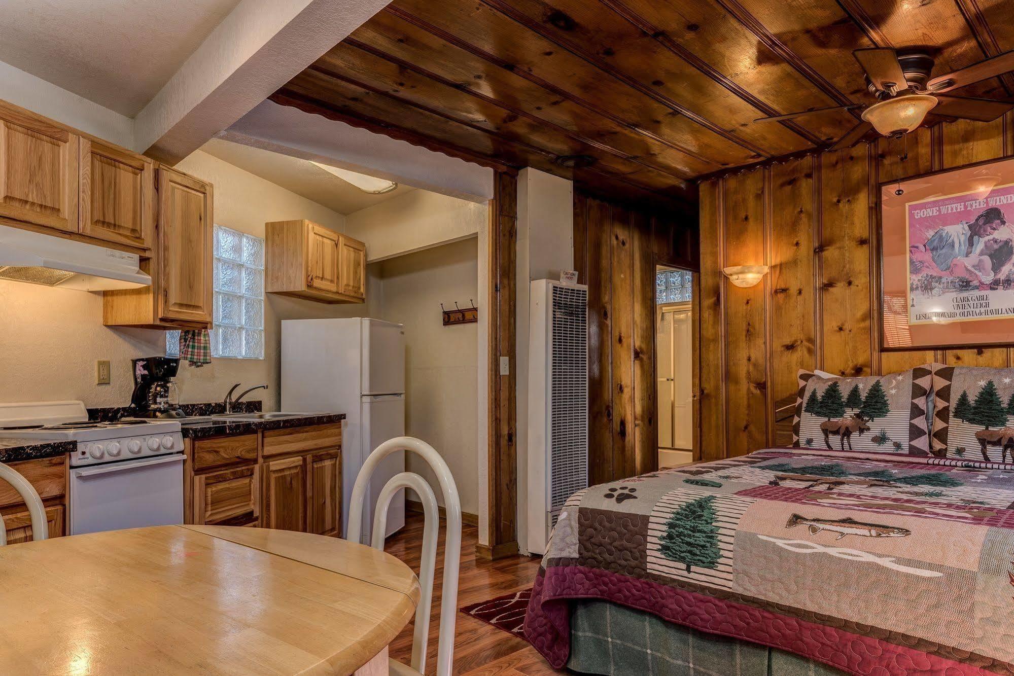 Doc'S Cottages South Lake Tahoe สเตทไลน์ ภายนอก รูปภาพ